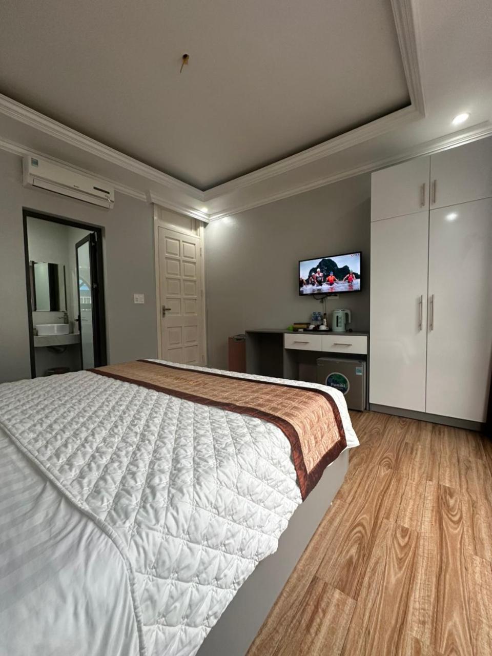 Viet Hoang Hotel ฮาลอง ภายนอก รูปภาพ