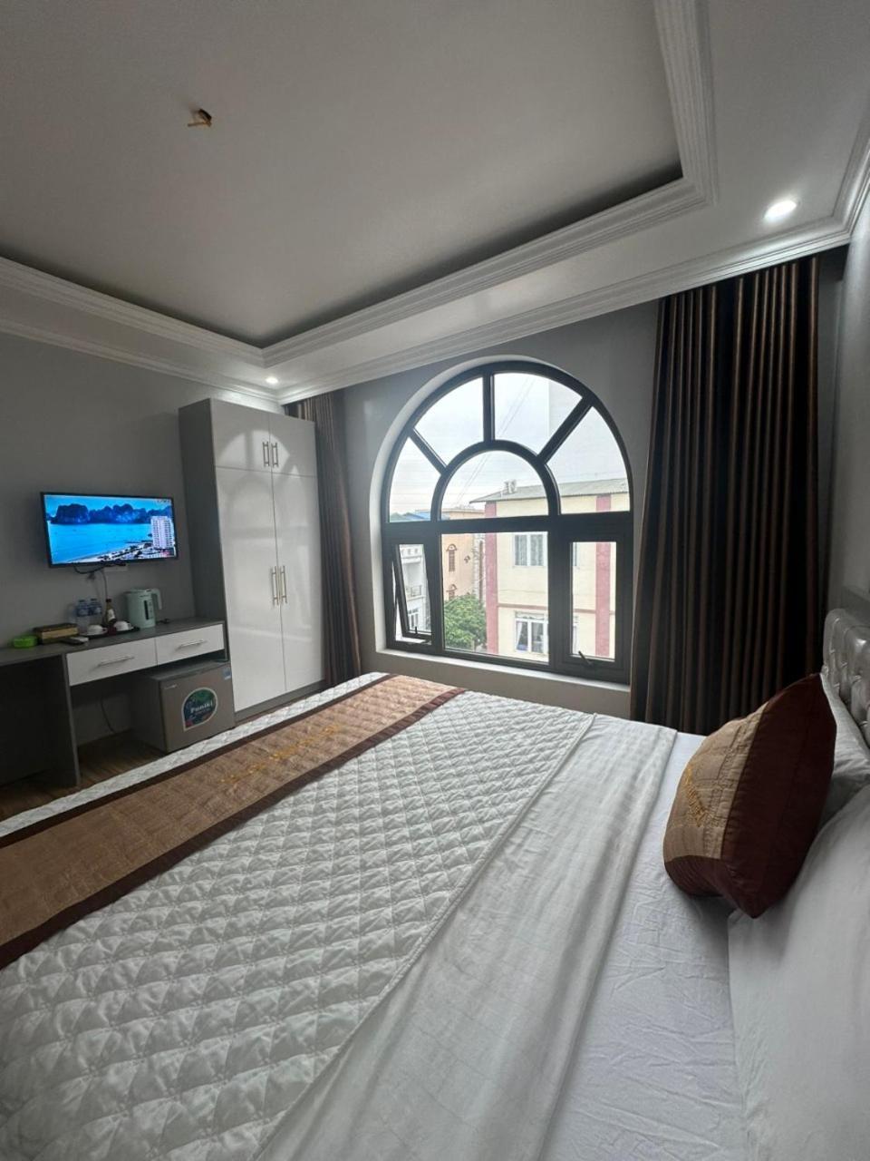 Viet Hoang Hotel ฮาลอง ภายนอก รูปภาพ